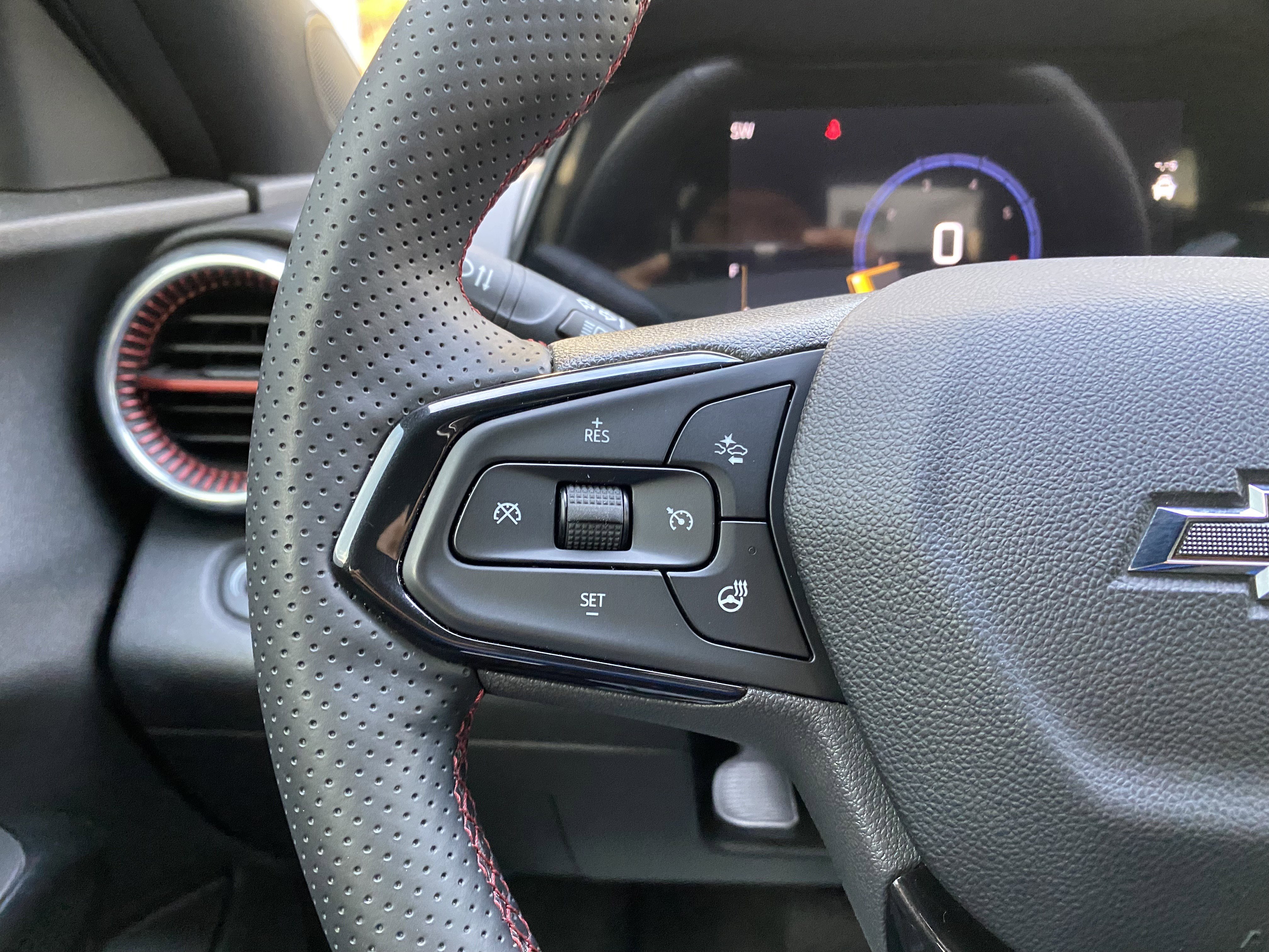 Used 2025 Chevrolet Trax RS image 19