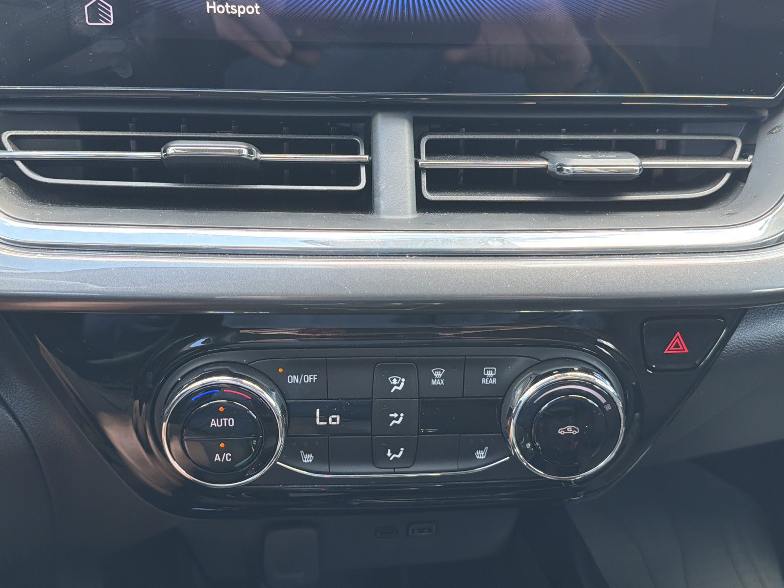 Used 2025 Chevrolet Trax ACTIV w/ Driver Confidence Package FWD image 30