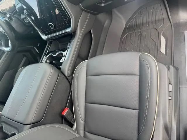 New 2026 GMC Yukon Elevation w/ Elevation Premium Package AWD/4WD image 14