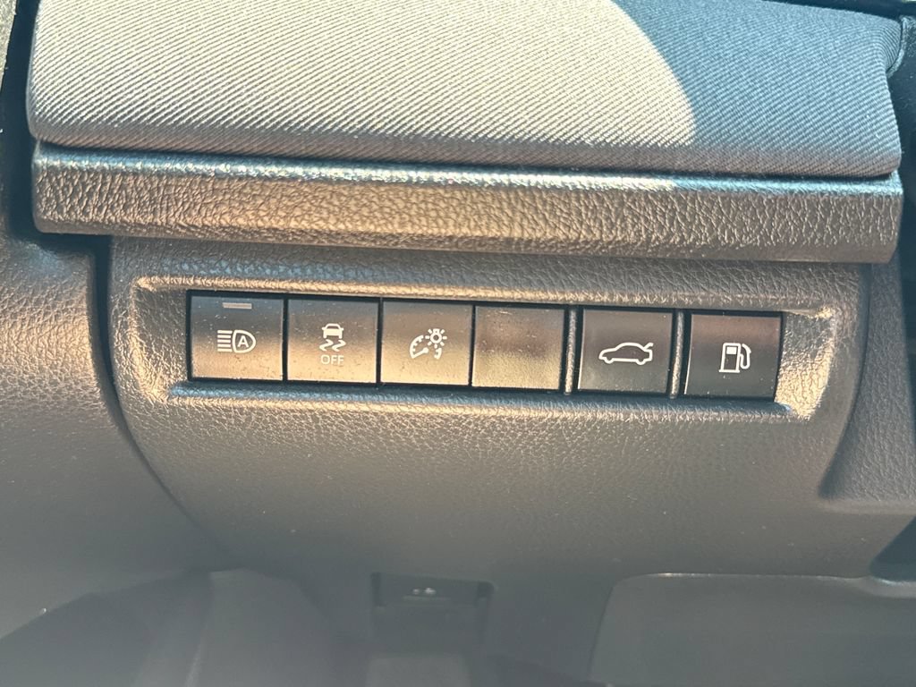 Used 2025 Toyota Camry LE AWD/4WD image 32
