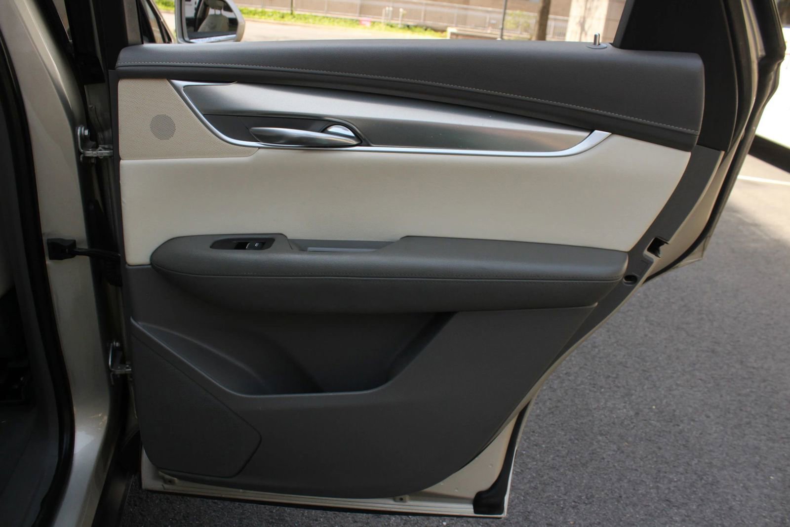 Used 2017 Cadillac XT5 Luxury w/ Driver Awareness Package AWD/4WD image 22