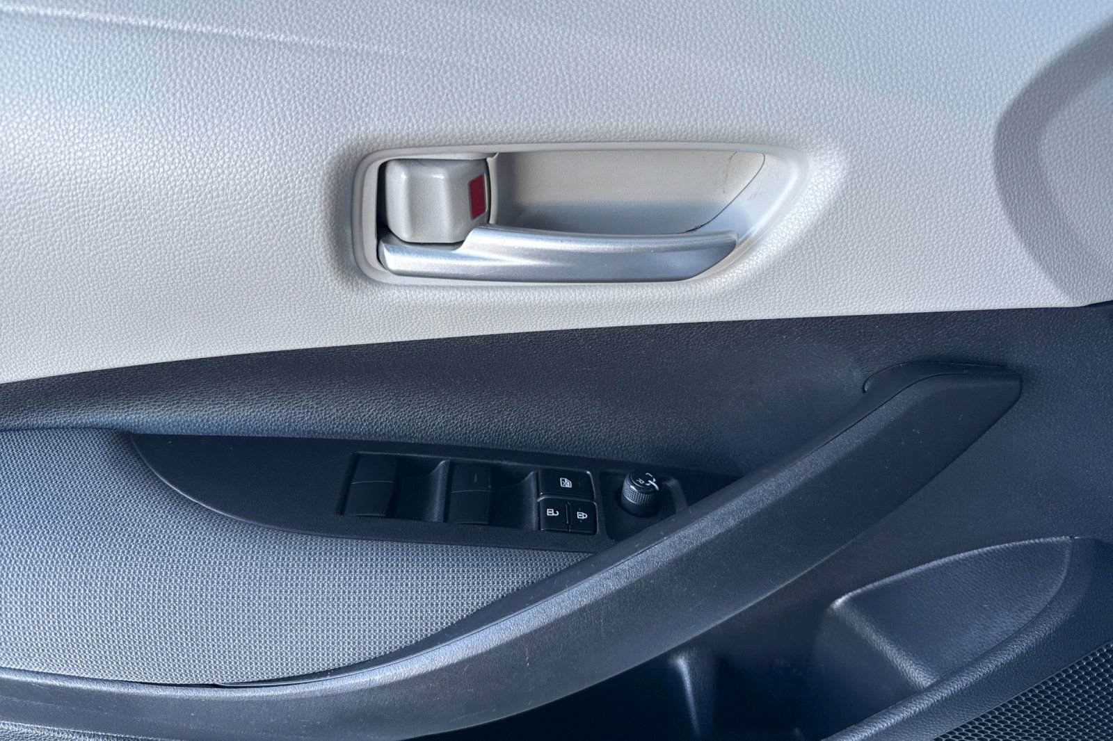 Used 2021 Toyota Corolla LE w/ Carpet Mat Package (TMS) image 12