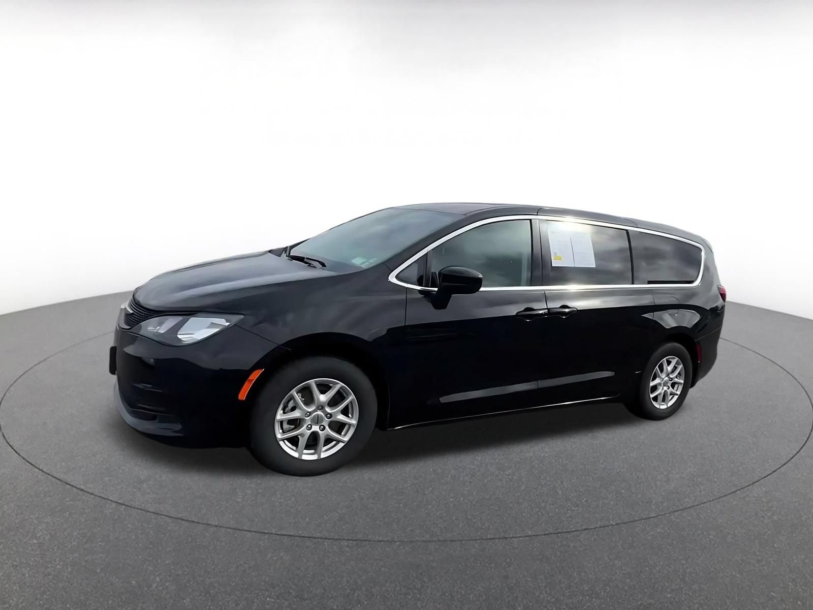 Used 2024 Chrysler Voyager LX FWD image 7