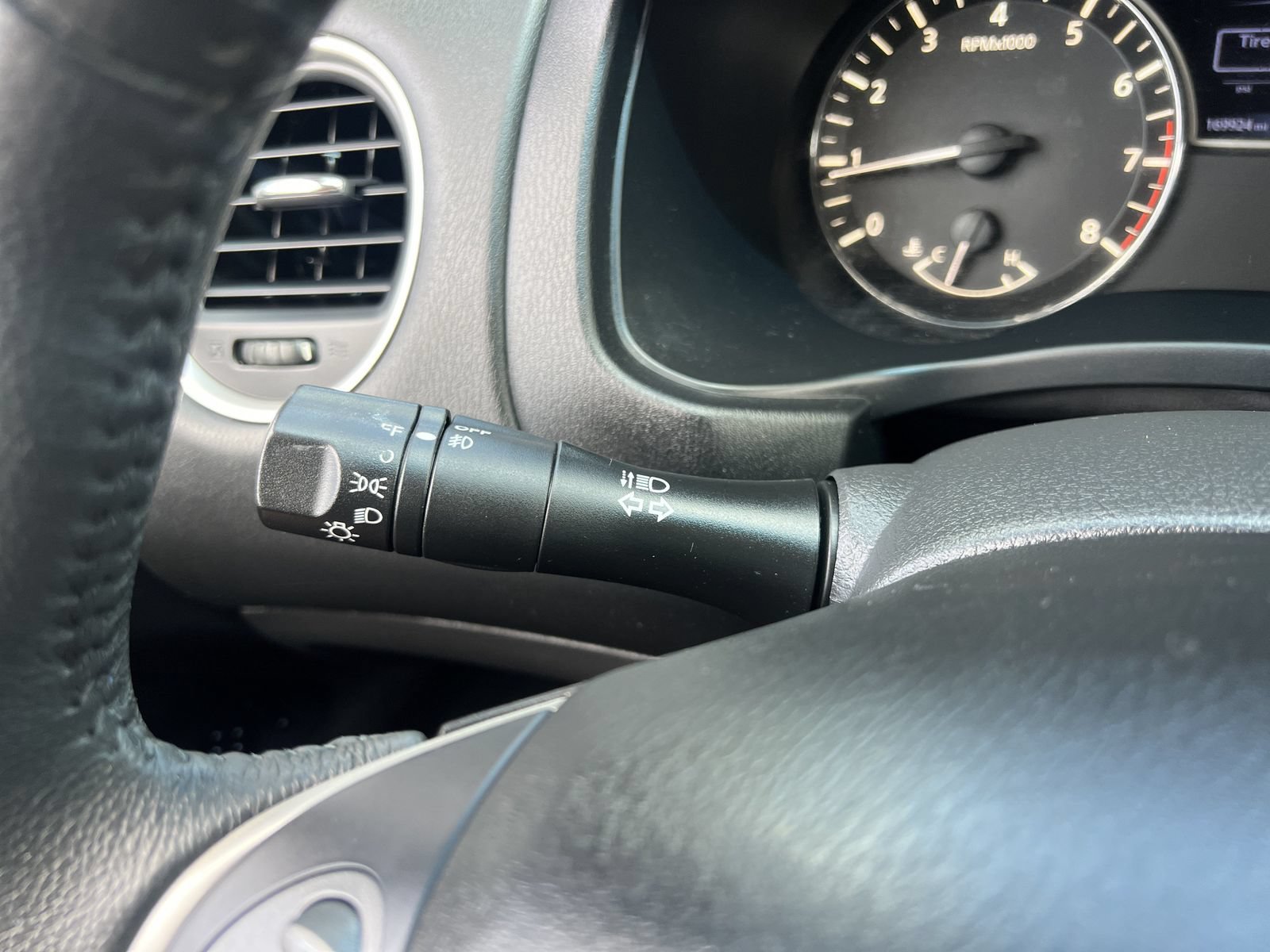 Used 2016 Nissan Pathfinder SV FWD image 10
