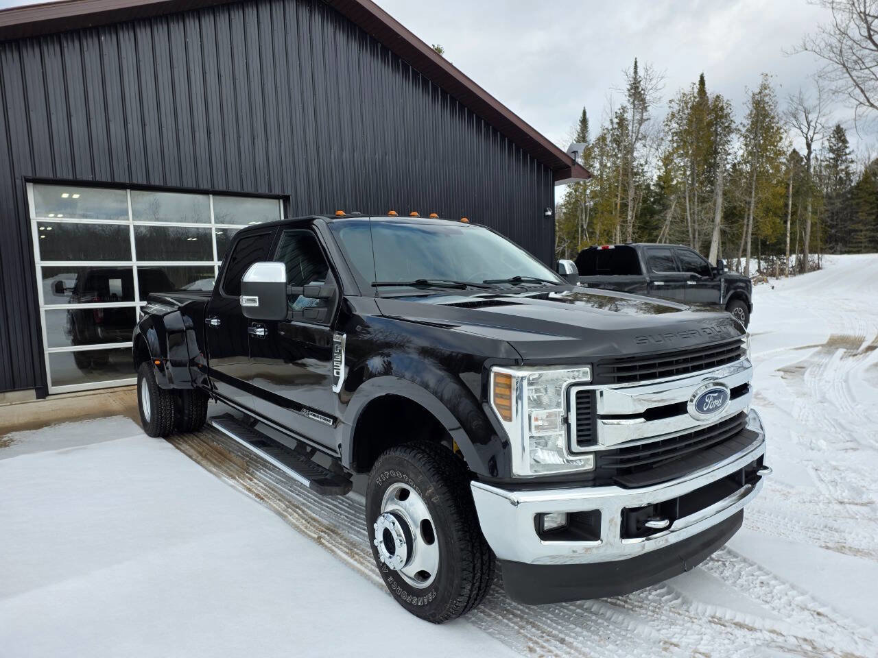 Used 2019 Ford F350 XLT w/ XLT Premium Package image 11