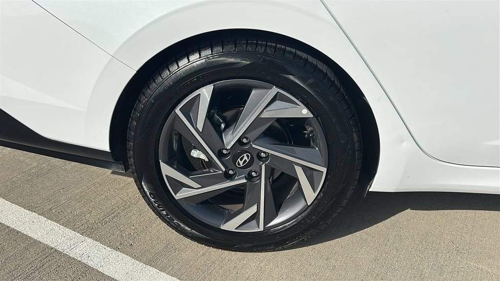 Used 2024 Hyundai Elantra Limited FWD image 18