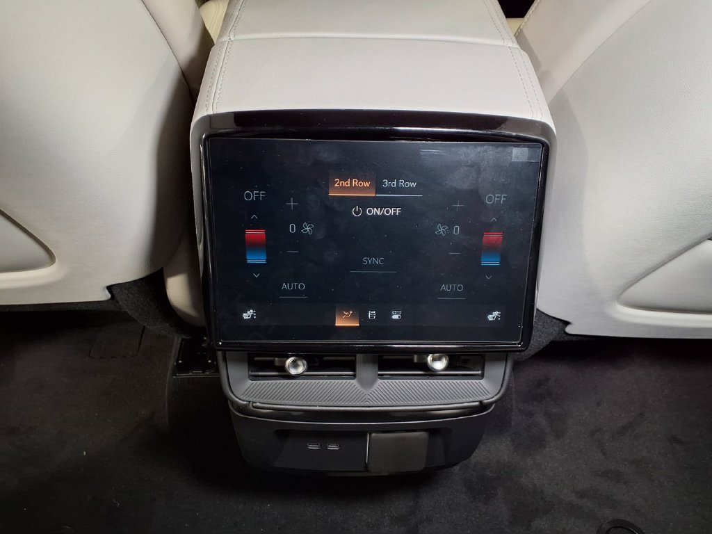 New 2027 Cadillac Vistiq Luxury AWD/4WD image 12