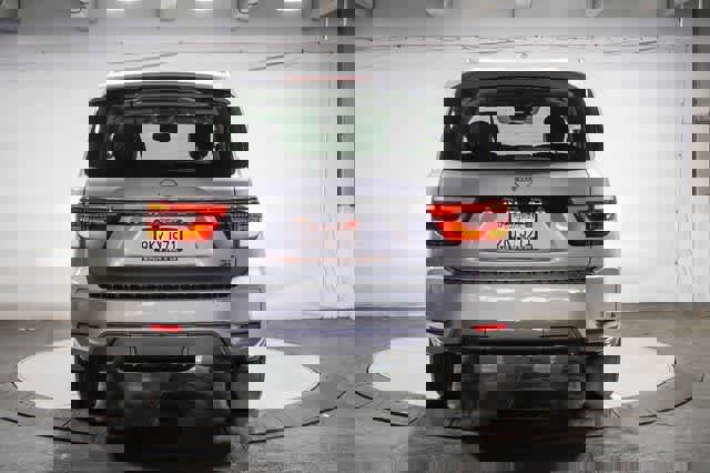 Used 2021 Nissan Armada SL w/ Captain's Chairs Package image 3