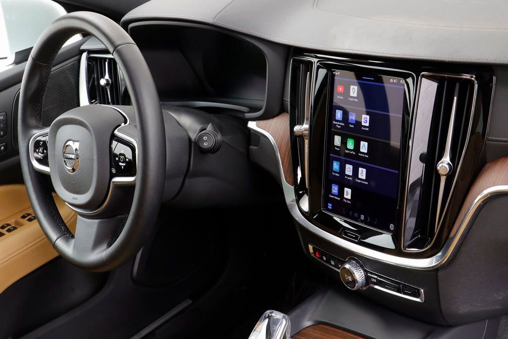 Used 2024 Volvo V60 B5 Cross Country Ultimate image 23