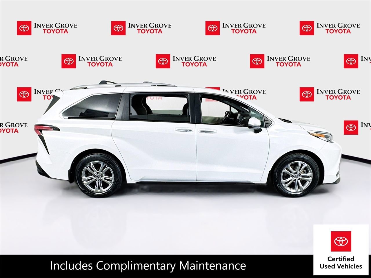 Certified 2022 Toyota Sienna Platinum image 4