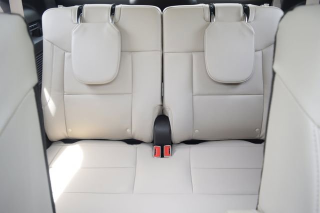 Used 2023 Ford Explorer Platinum w/ Technology Package AWD/4WD image 18