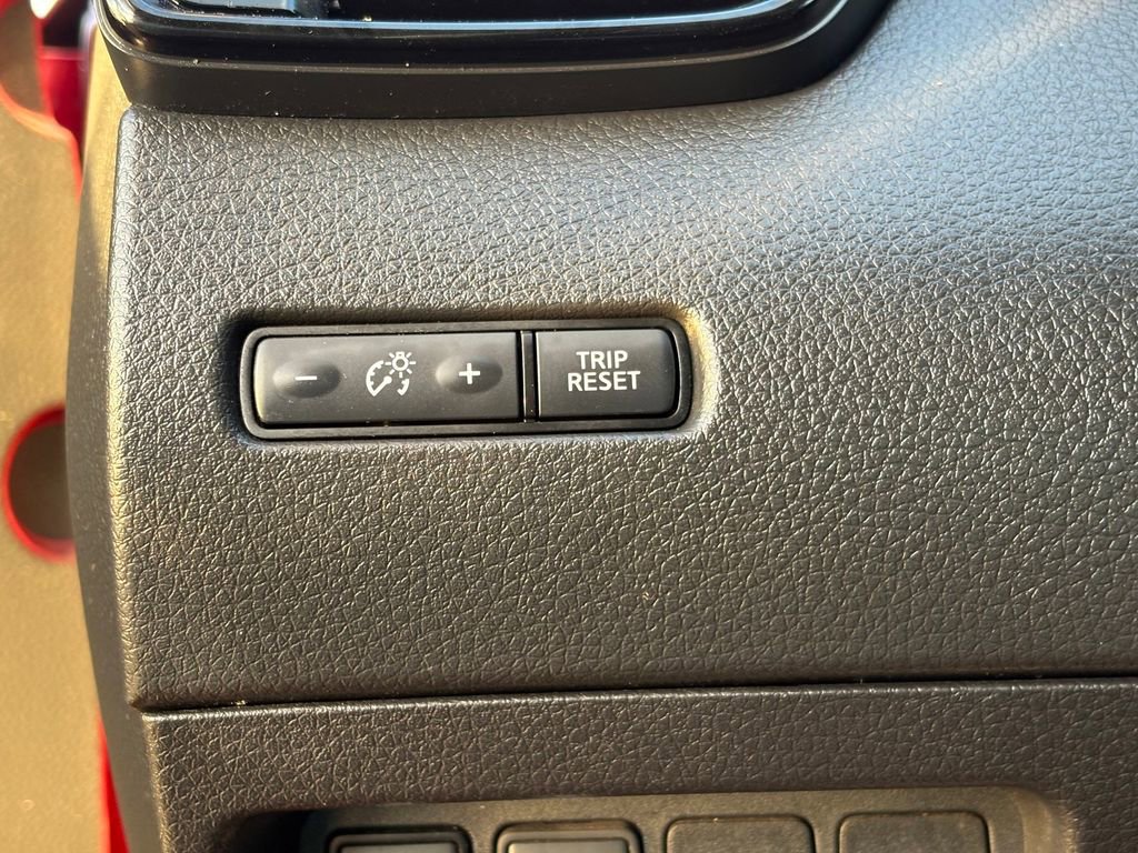 Used 2021 Nissan Rogue Sport SV w/ Technology Package FWD image 21
