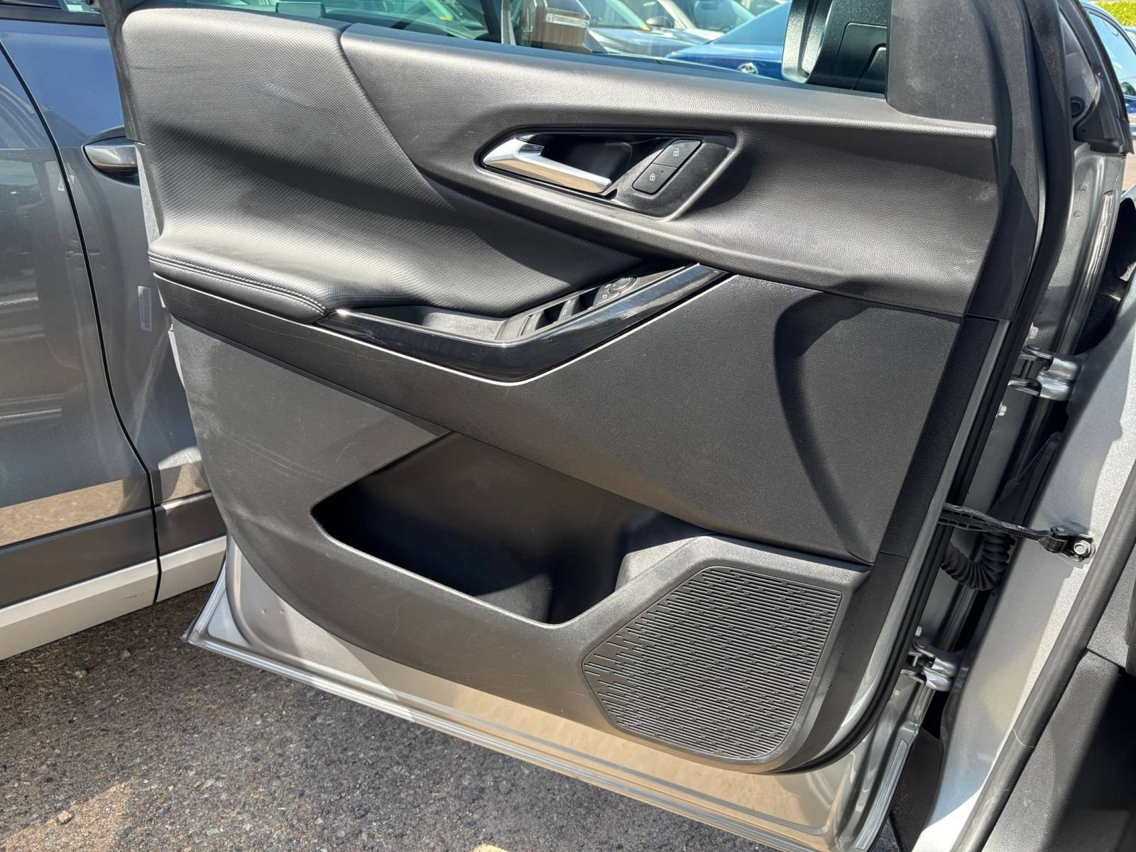 Used 2025 Chevrolet Equinox LT FWD image 18