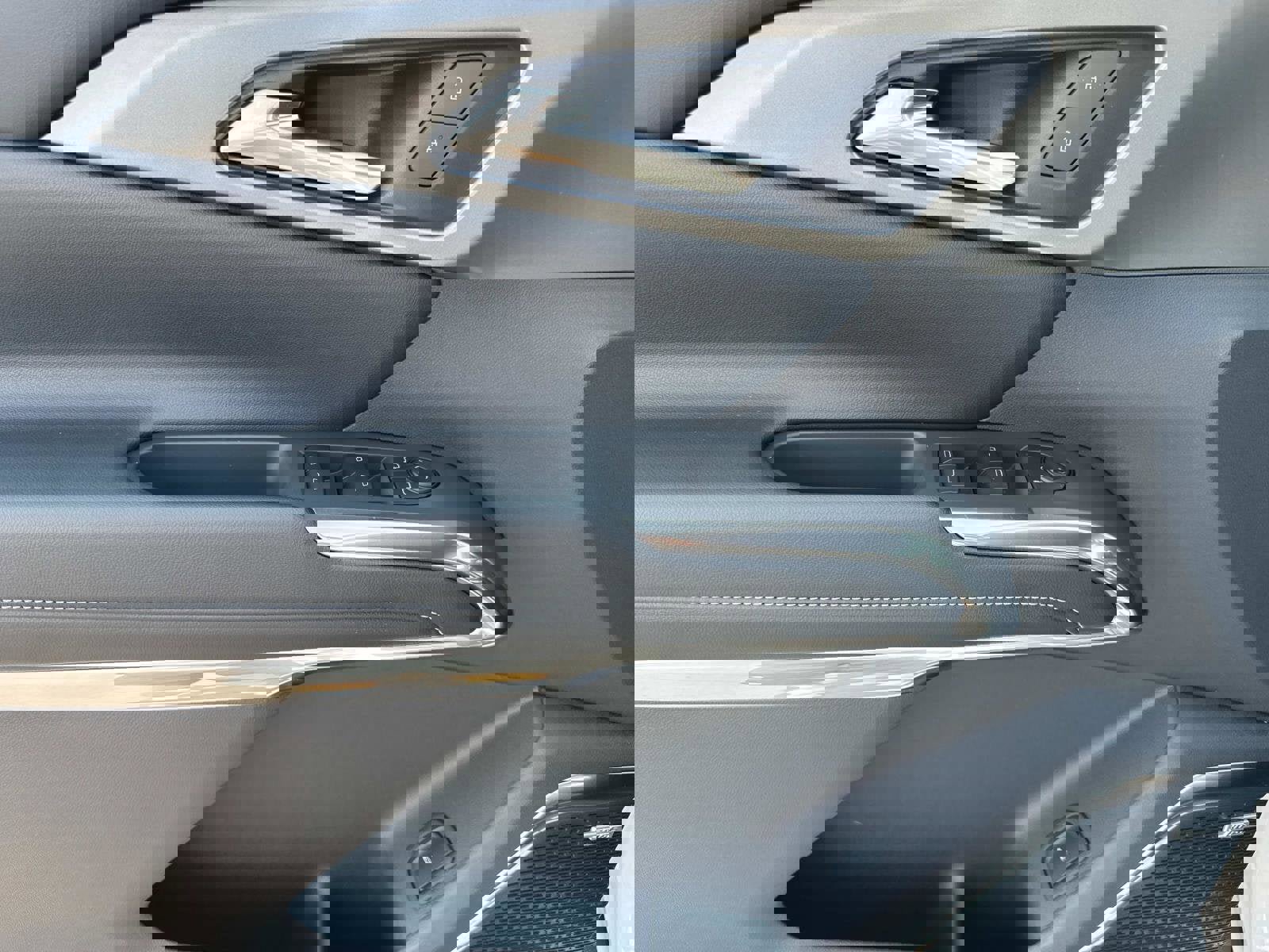 New 2025 Chevrolet Traverse LT w/ Enhanced Driving Package image 9