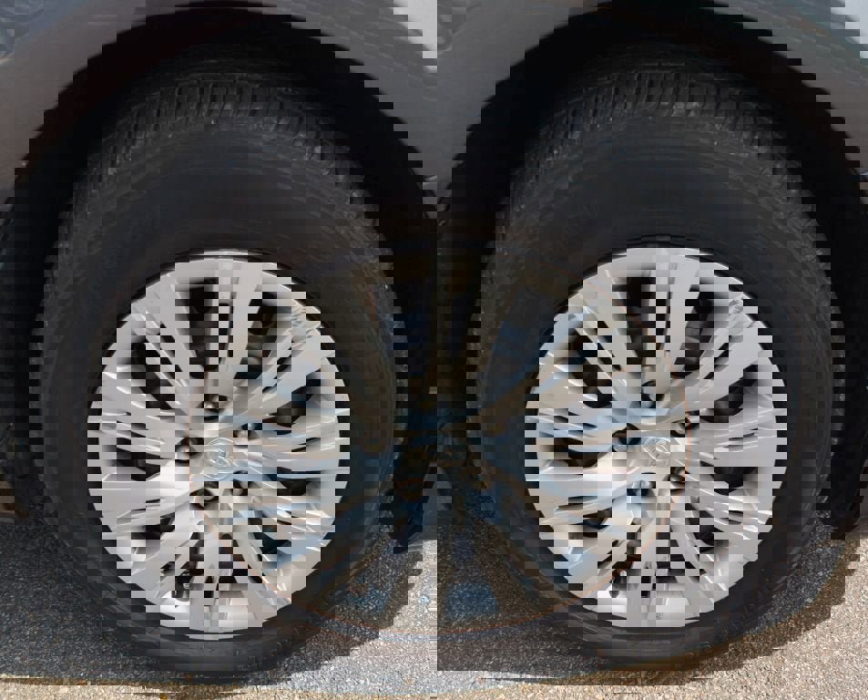 Used 2012 Toyota Camry L FWD image 16