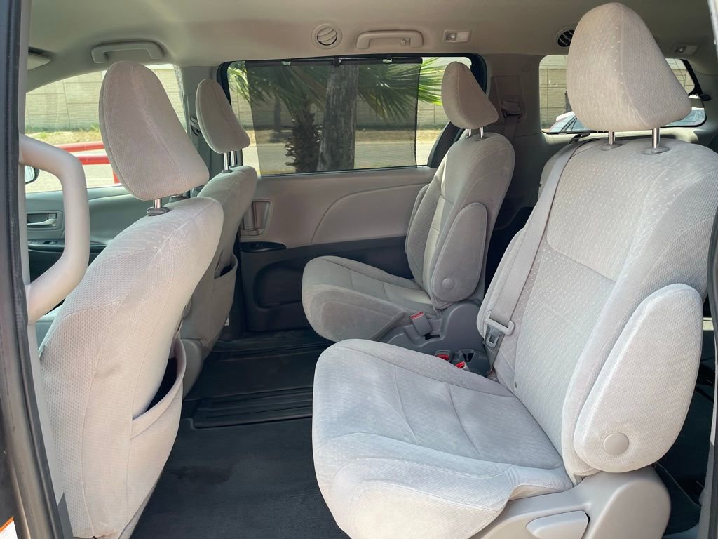 Used 2020 Toyota Sienna LE FWD image 14