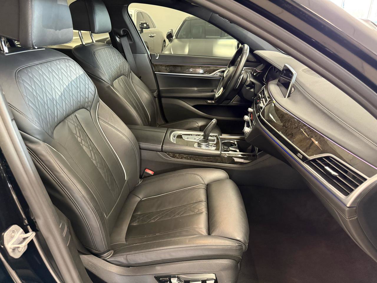 Used 2018 BMW 750i image 30