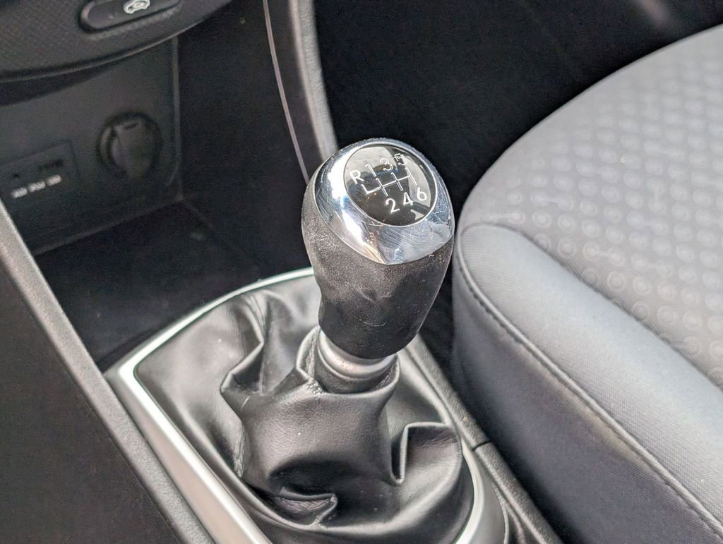 Used 2013 Hyundai Accent SE image 30