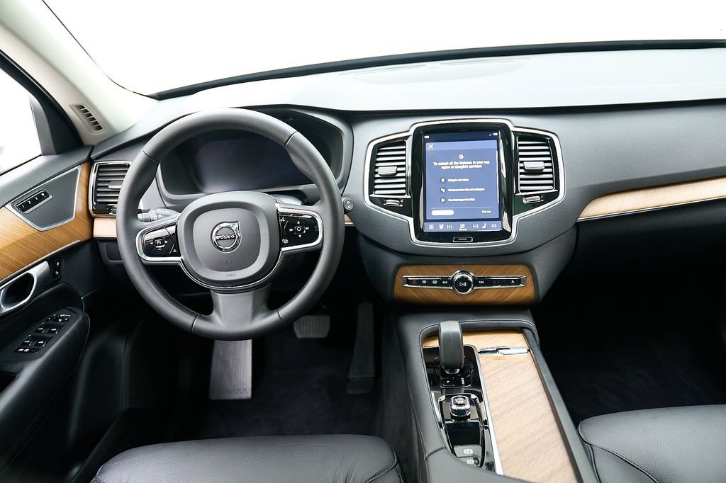 Certified 2024 Volvo XC90 B6 Plus w/ Protection Package Premier AWD/4WD image 27