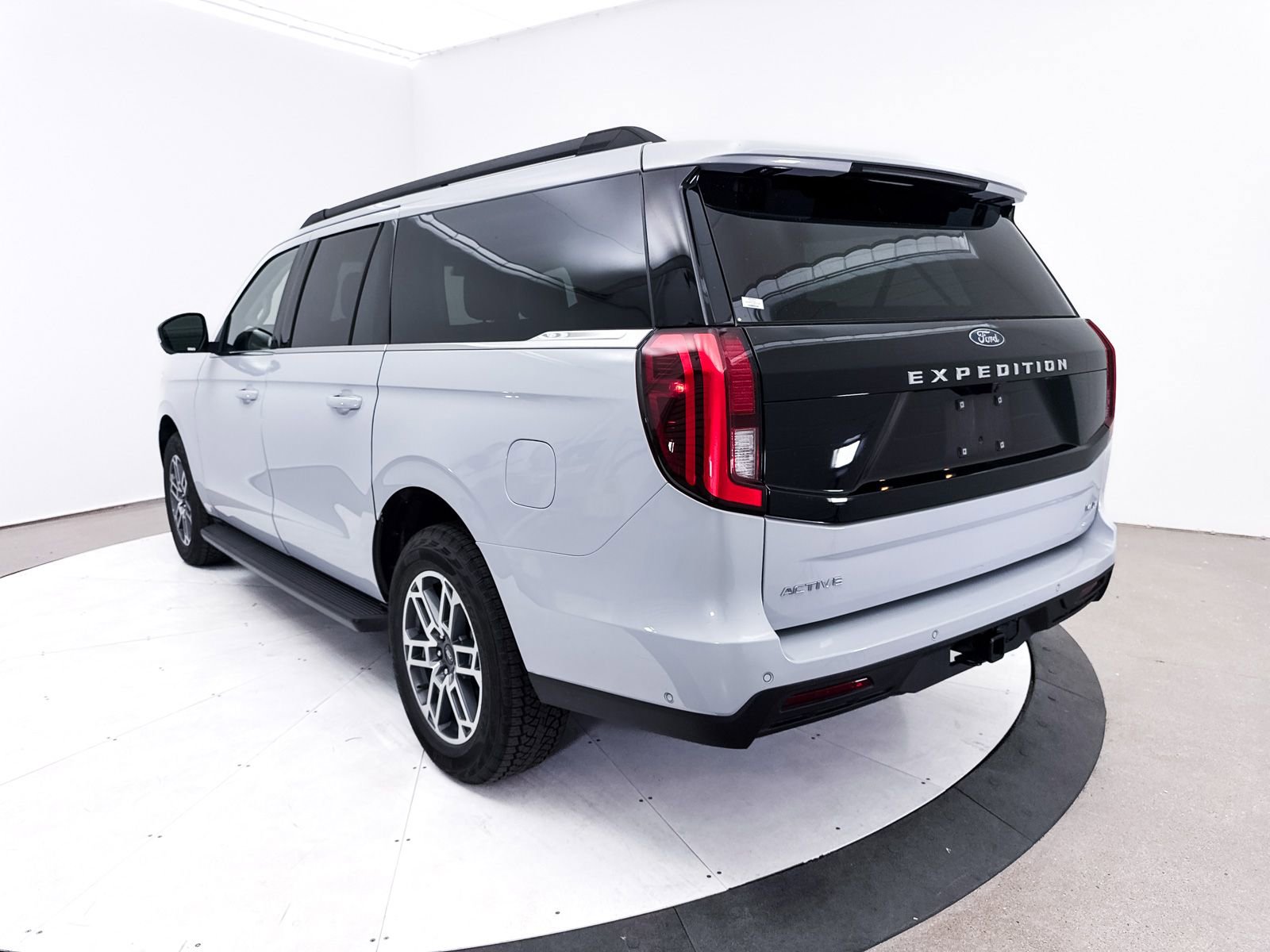 Used 2025 Ford Expedition Max Active AWD/4WD image 17