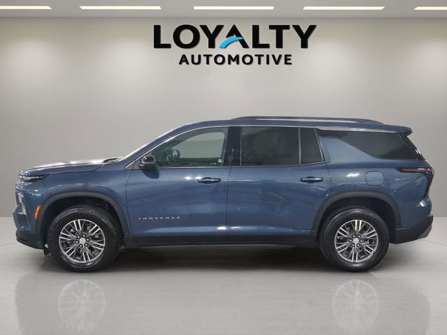 Used 2024 Chevrolet Traverse LT w/ Enhanced Driving Package image 2