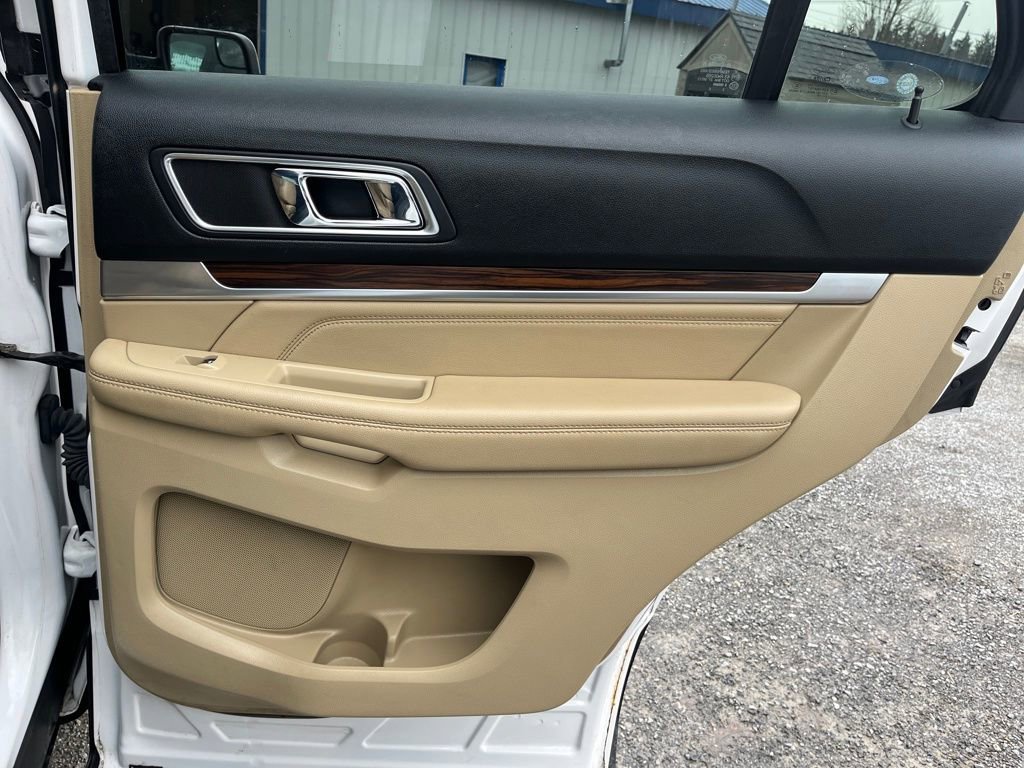 Used 2017 Ford Explorer Limited image 36