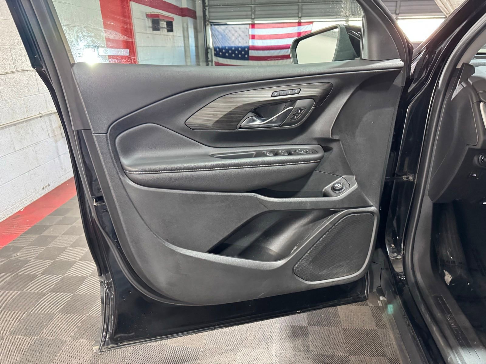 Used 2023 GMC Terrain SLT image 9