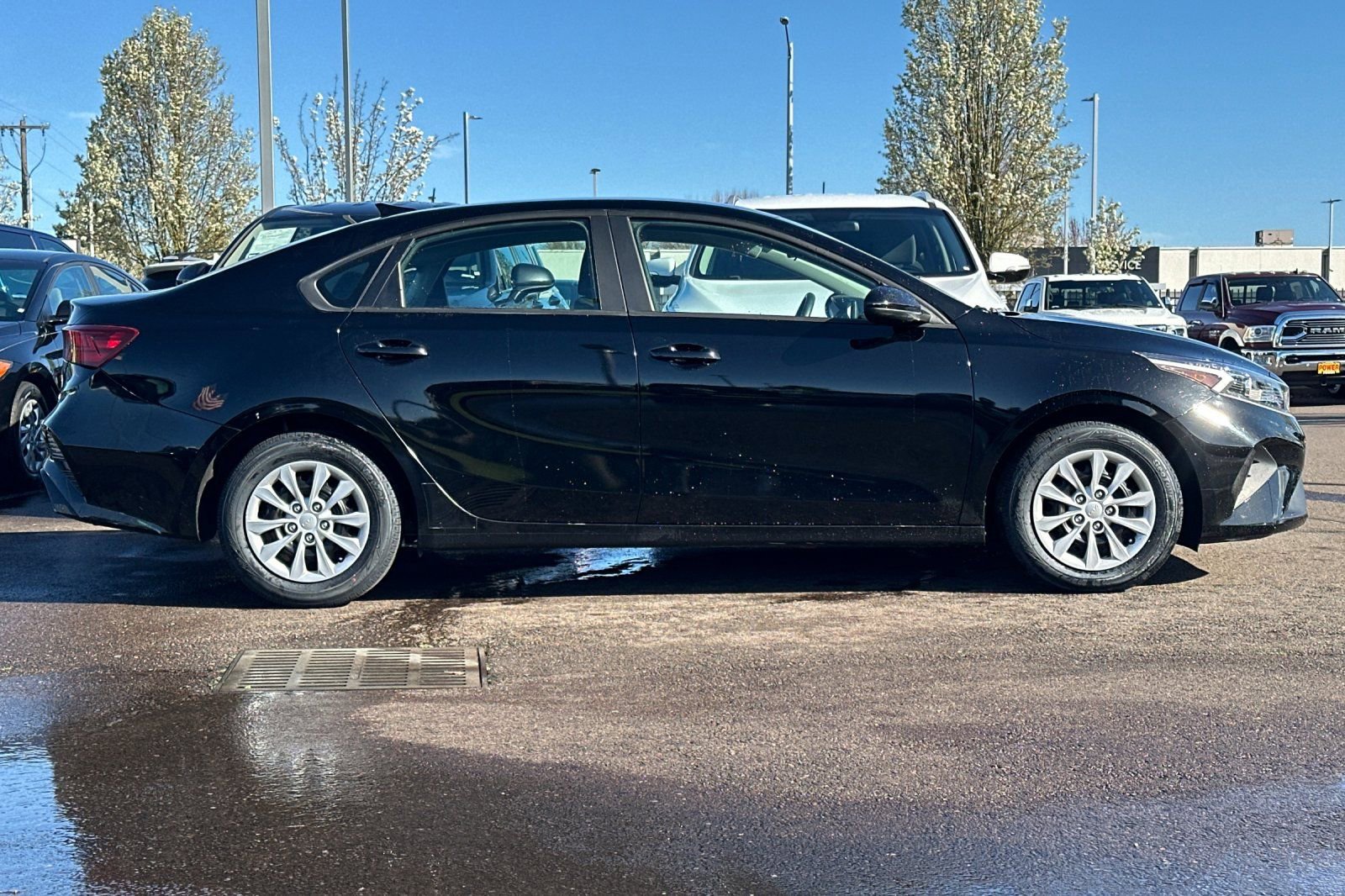 Used 2023 Kia Forte LX image 3