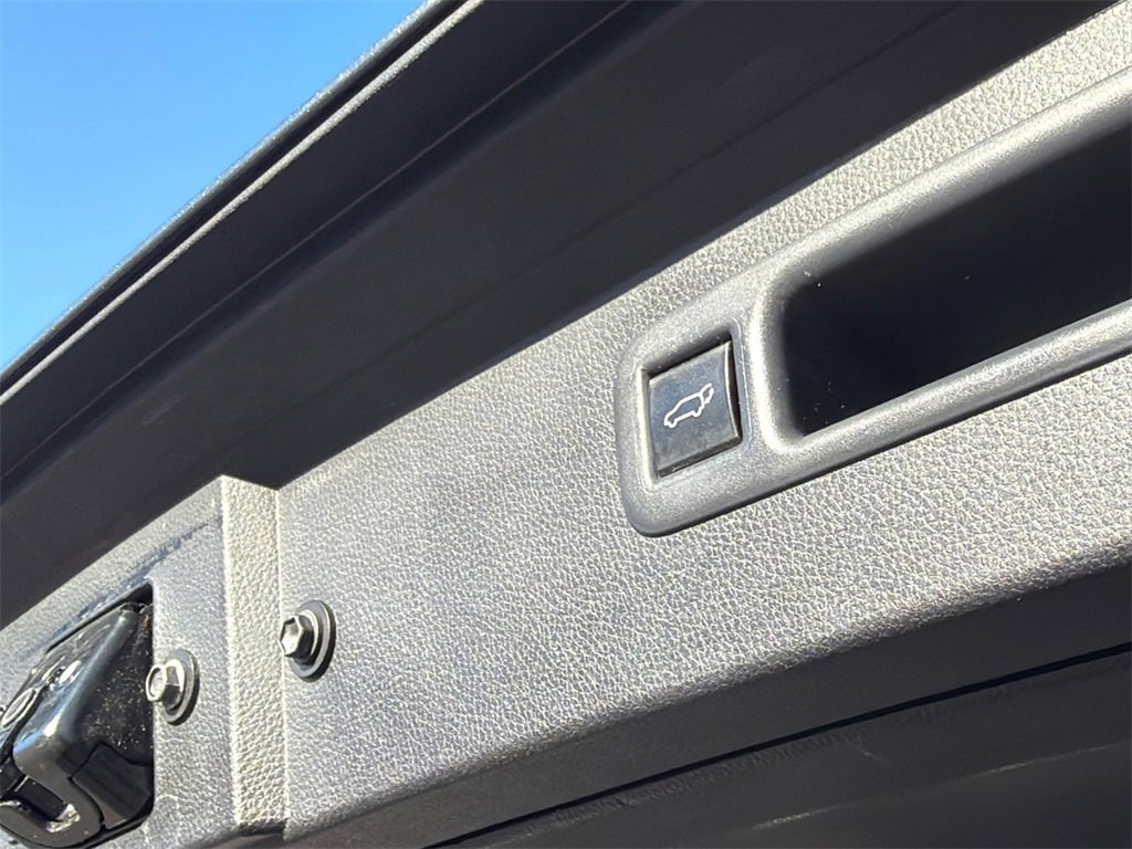 Used 2020 Toyota Highlander XLE image 9