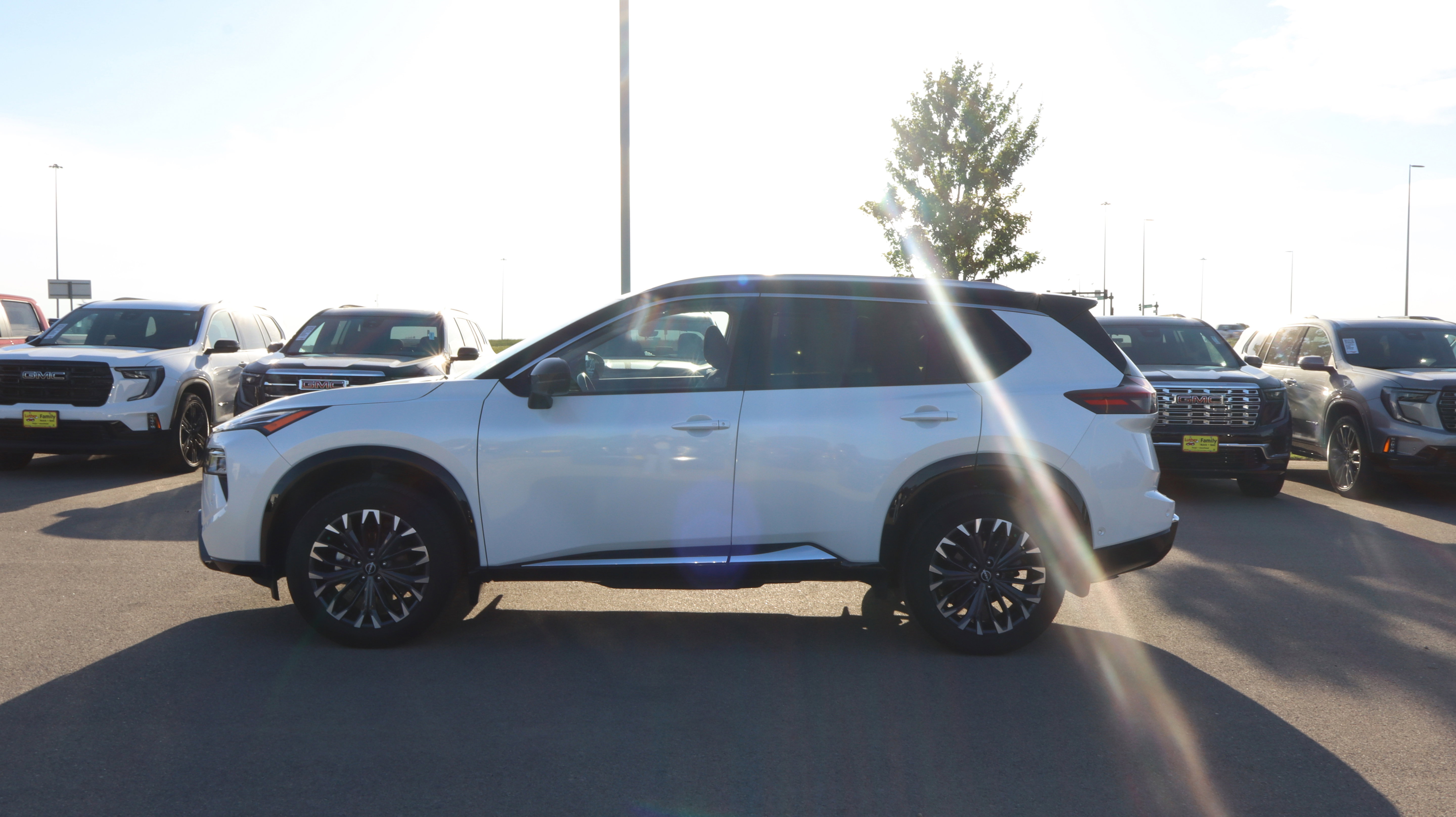 Used 2024 Nissan Rogue Platinum w/ Platinum Premium Package AWD/4WD image 4