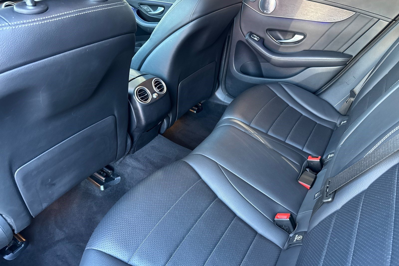 Used 2020 Mercedes-Benz GLC 300 4MATIC Coupe image 26
