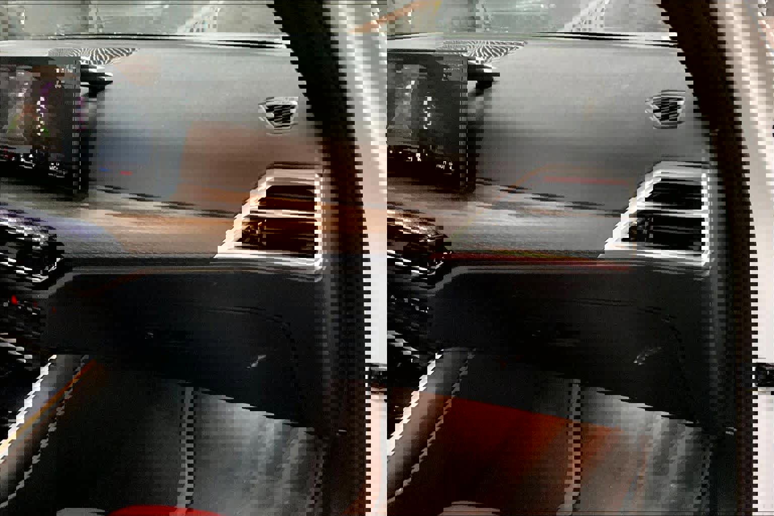 Used 2025 BMW 330i Sedan w/ Convenience Package image 19