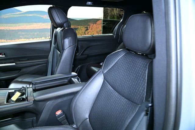Used 2025 Toyota Sienna XLE Woodland Edition image 23