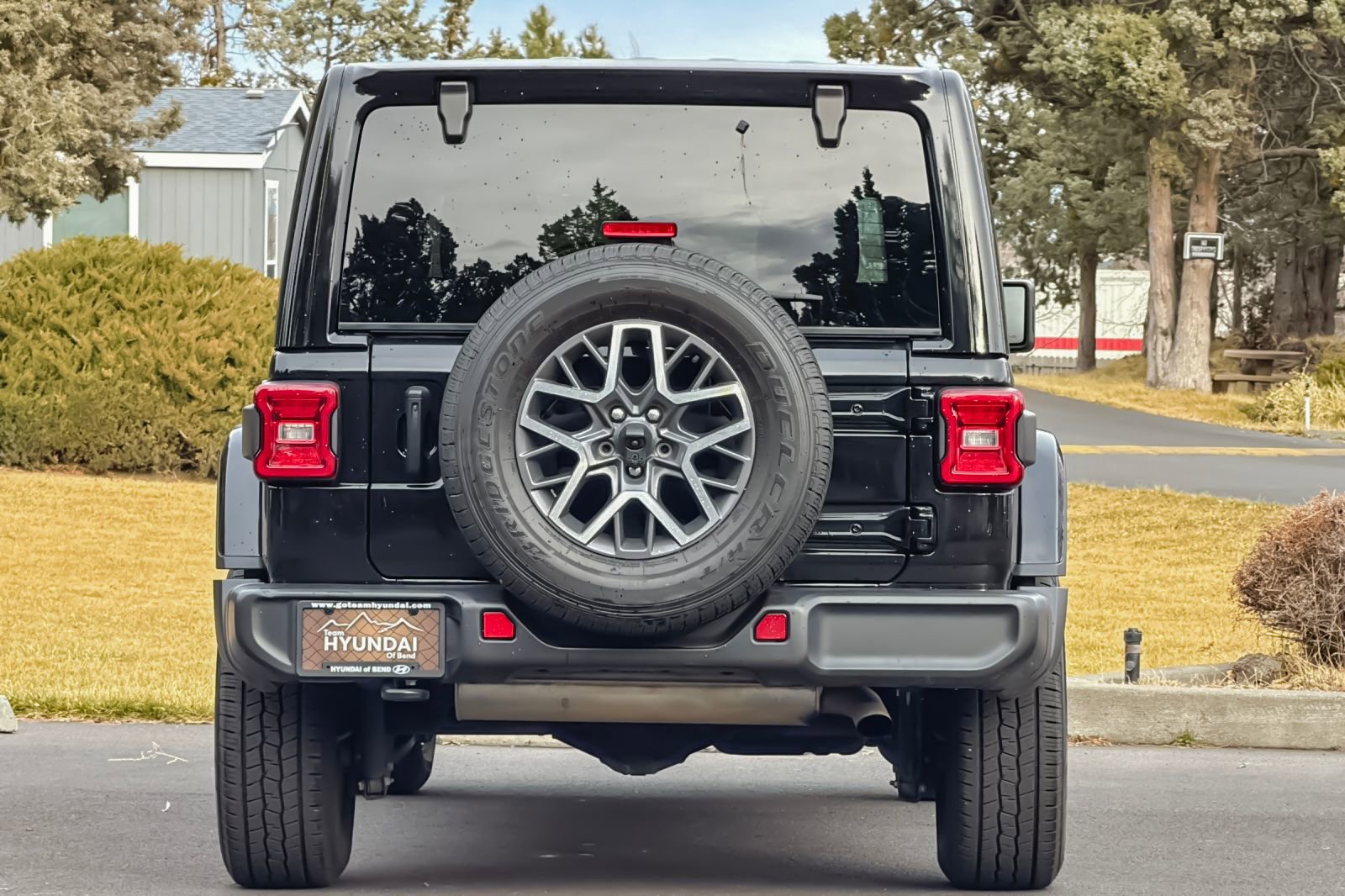 Used 2024 Jeep Wrangler Sahara image 5