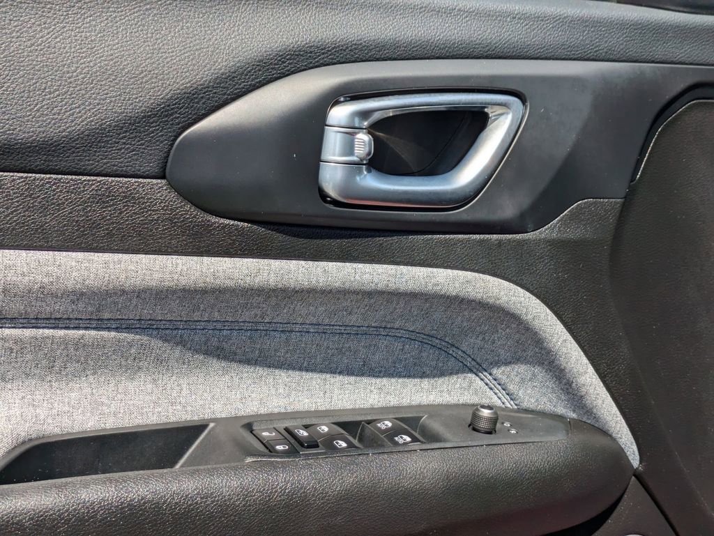 Used 2025 Jeep Compass Latitude image 13