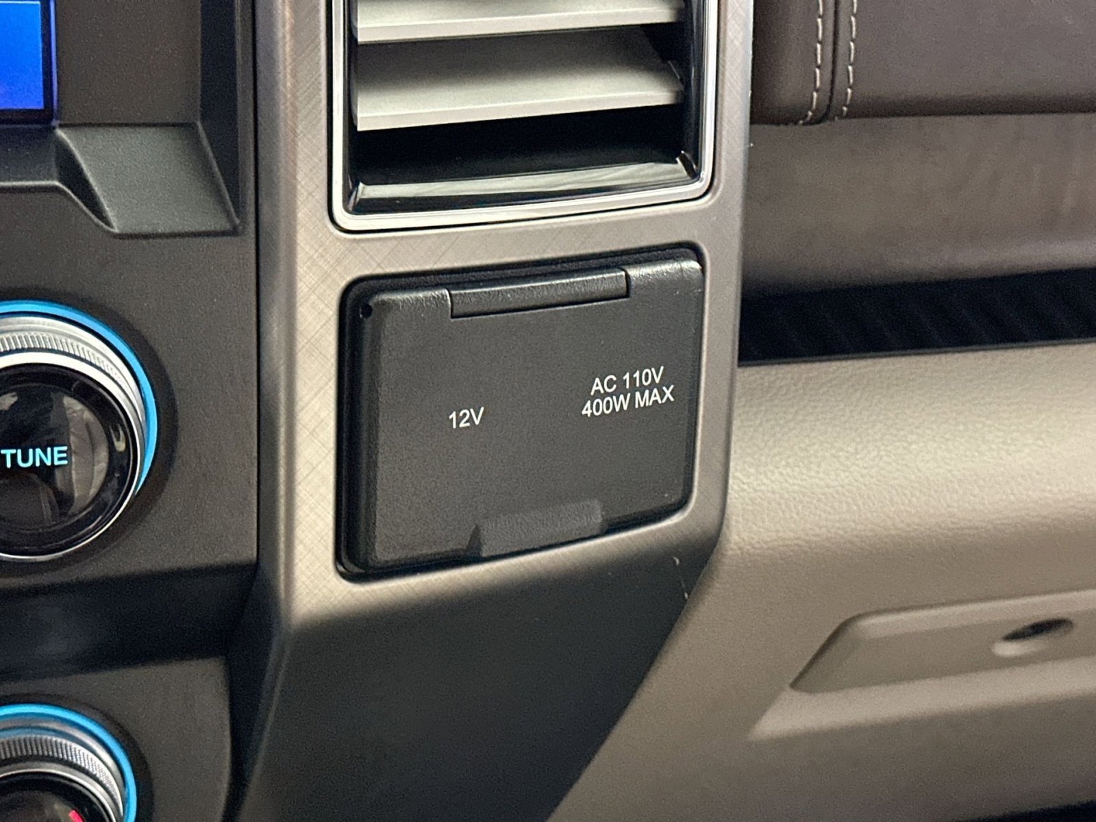 Used 2019 Ford F150 Limited w/ Trailer Tow Package image 32