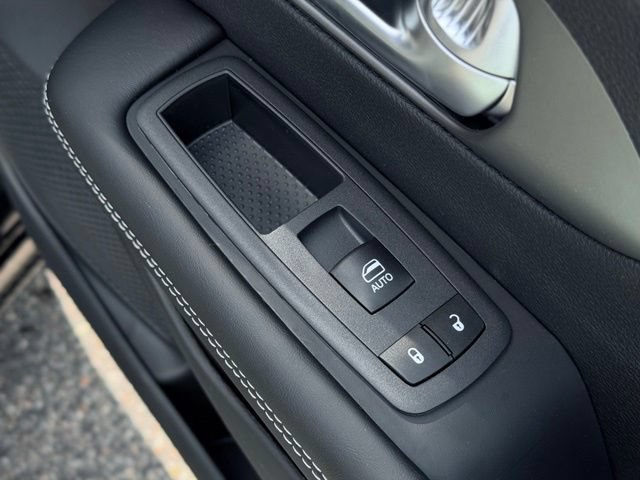 New 2027 Chrysler Pacifica Select FWD image 17