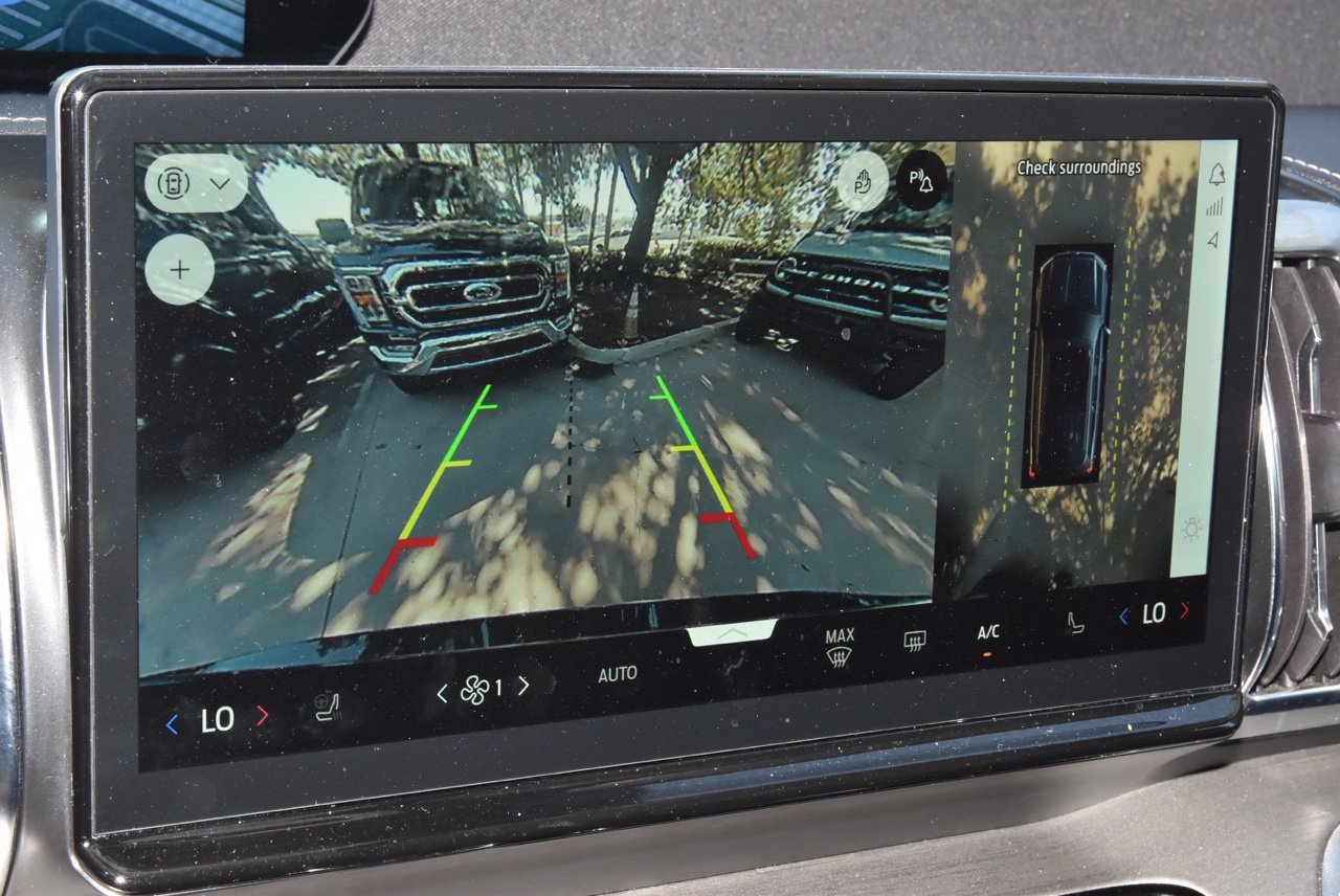 Used 2025 Ford Expedition Max Platinum AWD/4WD image 29