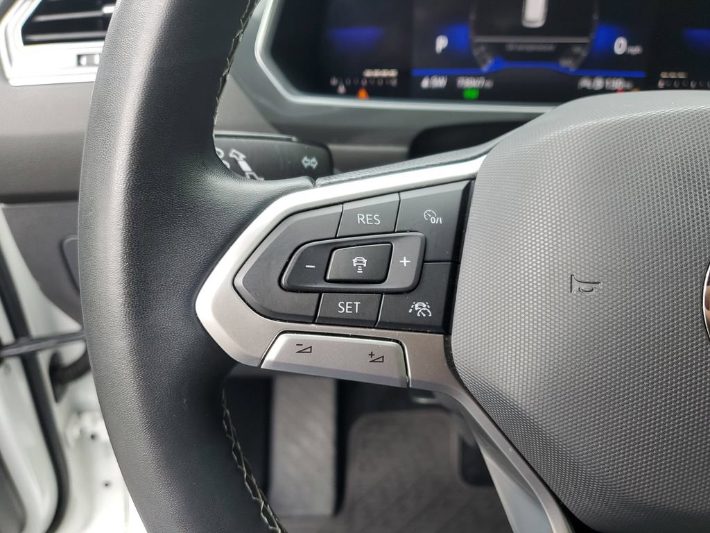 Used 2022 Volkswagen Tiguan SE w/ Panoramic Sunroof Package AWD/4WD image 24