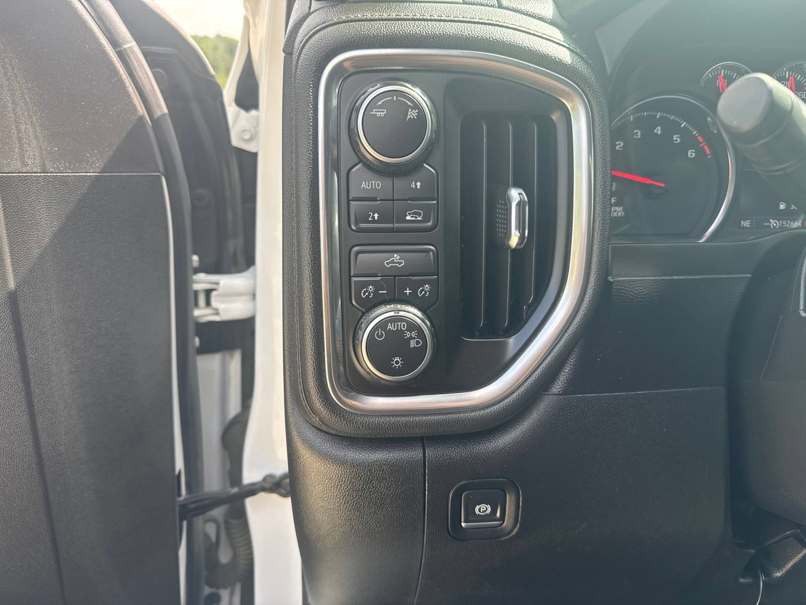 Used 2019 Chevrolet Silverado 1500 LT w/ All-Star Edition AWD/4WD image 22