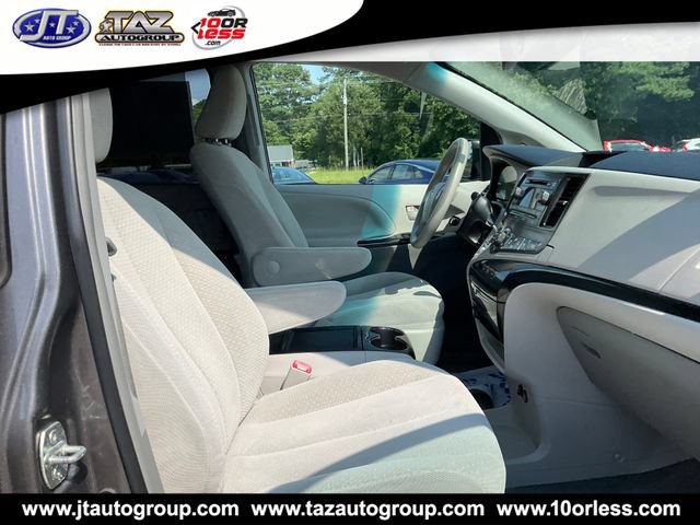 Used 2014 Toyota Sienna LE FWD image 18