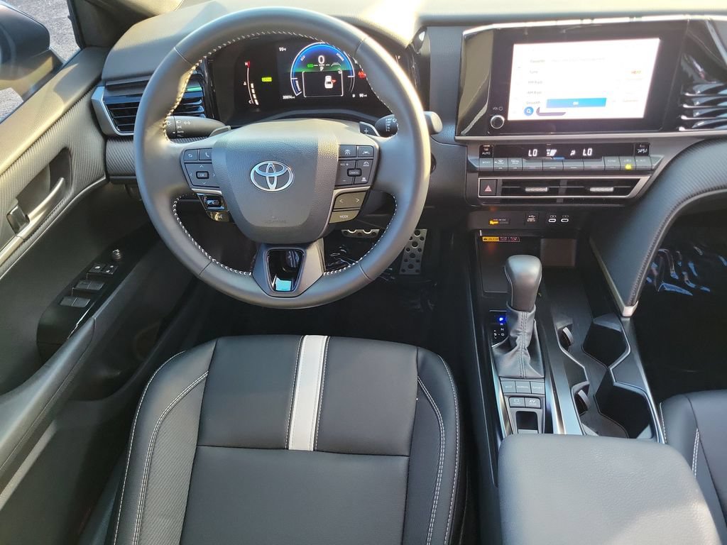 Used 2025 Toyota Camry SE w/ Convenience Package FWD image 18