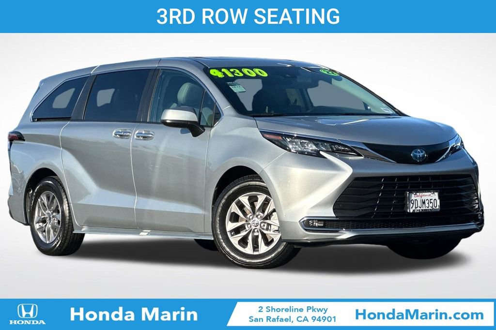 Used 2022 Toyota Sienna XLE image 3