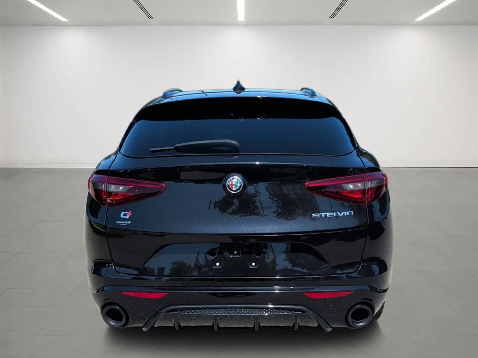 Used 2023 Alfa Romeo Stelvio Veloce AWD/4WD image 5