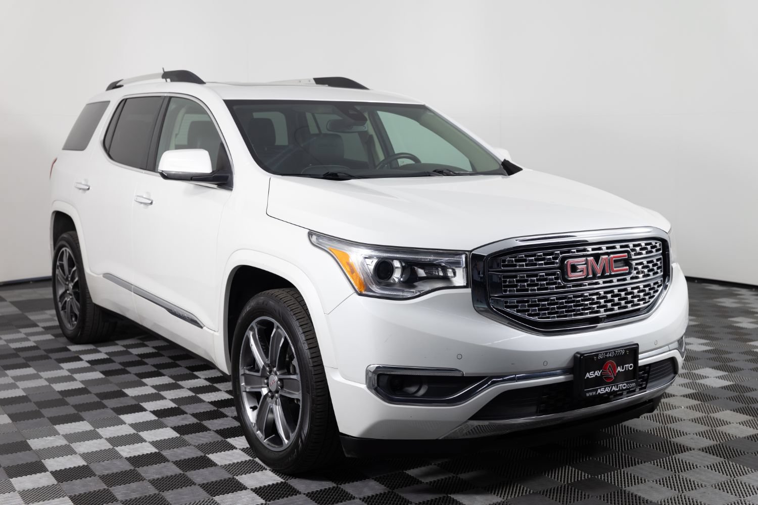 Used 2017 GMC Acadia Denali w/ Technology Package FWD image 11