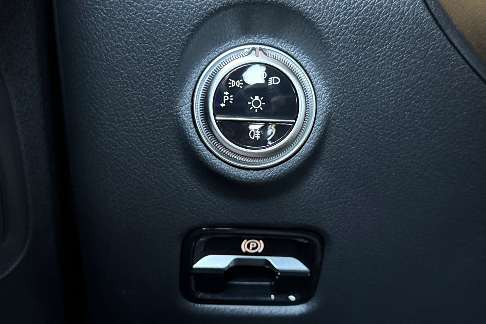 New 2025 Mercedes-Benz C 300 4MATIC Sedan image 31