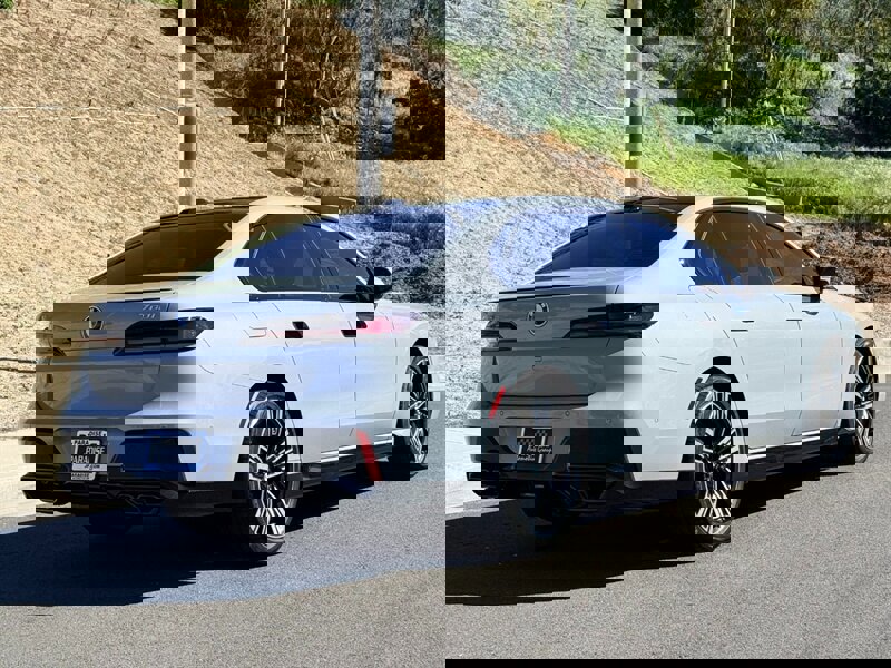 Used 2025 BMW 760i xDrive image 8