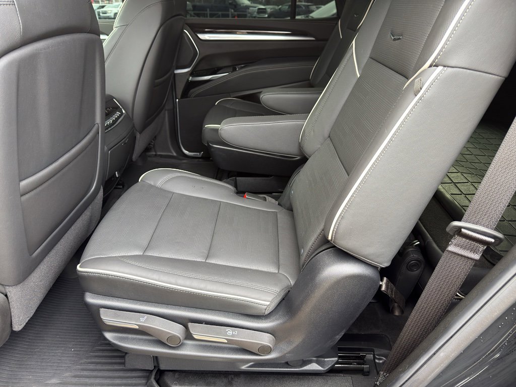 Used 2025 Cadillac Escalade Premium Luxury image 24