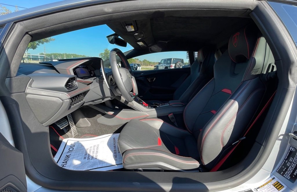 Used 2020 Lamborghini Huracan EVO image 17