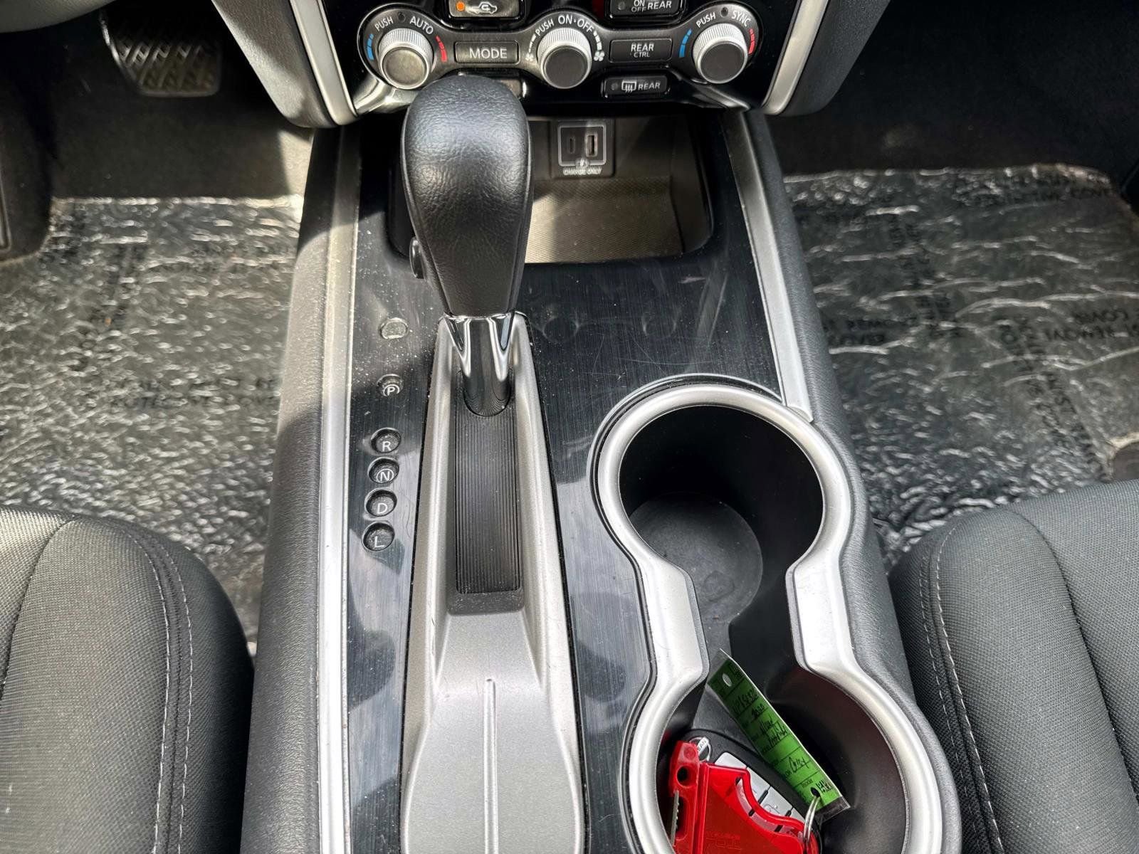 Used 2020 Nissan Pathfinder SV image 27